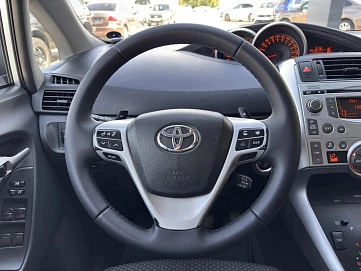 Toyota Verso, 2011г., передний привод, вариатор