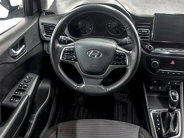 Hyundai Solaris, 2021г., передний привод, автомат