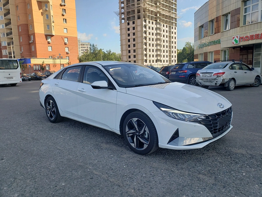 Hyundai Elantra, 2023г., передний привод, вариатор