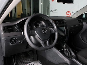 Volkswagen Jetta, 2015г., передний привод, механика