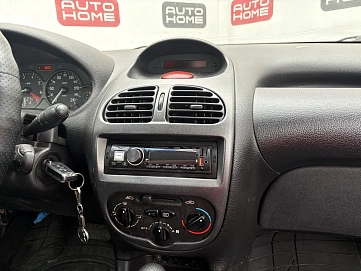Peugeot 206, 2003г., передний привод, автомат