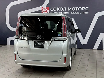 Toyota Esquire, 2020г., передний привод, вариатор
