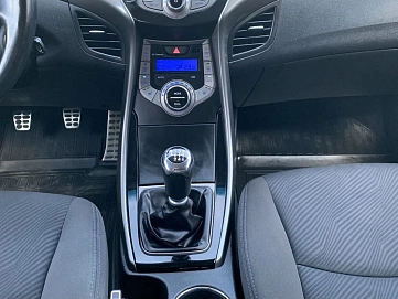 Hyundai Elantra, 2012г., передний привод, механика