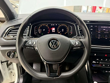 Volkswagen T-Roc, 2021г., полный привод, робот