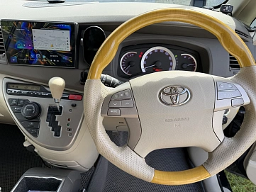 Toyota ISis, 2012г., передний привод, вариатор