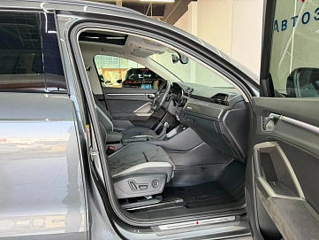 Audi Q3, 2023г., передний привод, робот