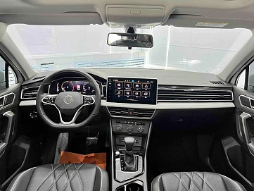 Volkswagen Tiguan, 2022г., передний привод, робот