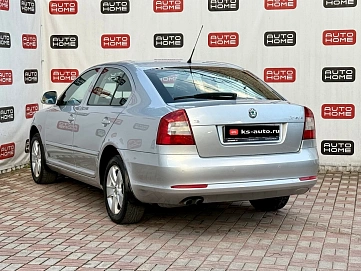 Skoda Octavia, 2010г., передний привод, робот