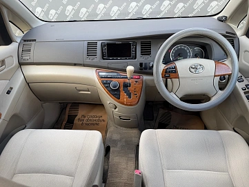 Toyota ISis, 2010г., передний привод, вариатор