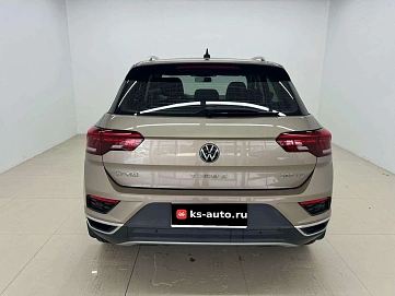 Volkswagen T-Roc, 2022г., передний привод, робот