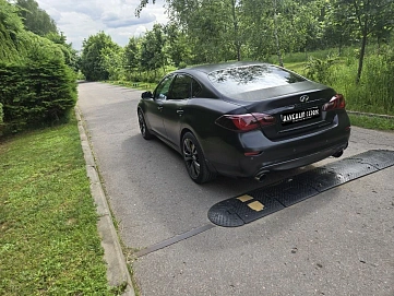 Infiniti Q70, 2016г., полный привод, автомат