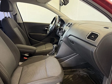 Volkswagen Polo, 2015г., передний привод, автомат