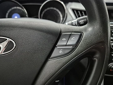 Hyundai Sonata, 2011г., передний привод, автомат