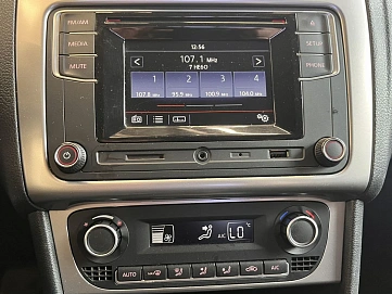 Volkswagen Polo, 2015г., передний привод, автомат