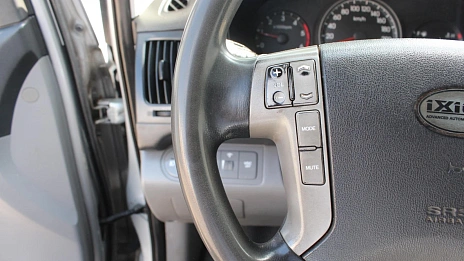 Hyundai Grand Starex, 2009г., передний привод, автомат