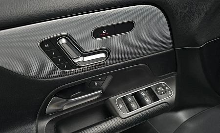 Mercedes-Benz GLB, 2021г., полный привод, робот
