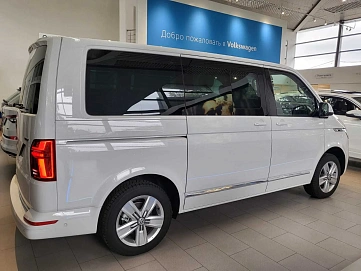 Volkswagen Multivan, 2022г., передний привод, робот