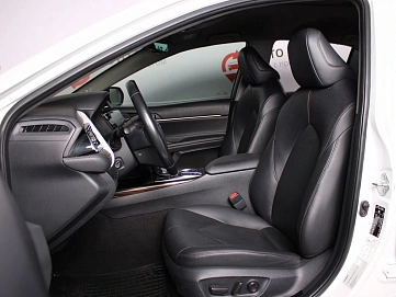 Toyota Camry, 2019г., передний привод, автомат