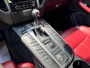 Porsche Macan, 2017г., полный привод, робот