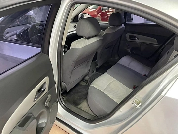 Chevrolet Cruze, 2010г., передний привод, механика