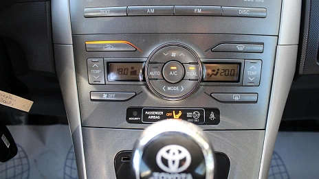 Toyota Auris, 2008г., передний привод, механика