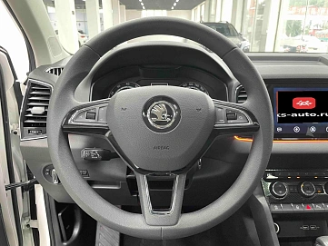 Skoda Karoq, 2021г., передний привод, автомат