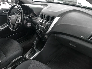 Hyundai Solaris, 2015г., передний привод, автомат