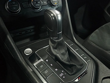 Volkswagen Tiguan, 2018г., полный привод, робот
