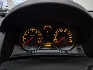 Opel Astra, 2012г., передний привод, механика