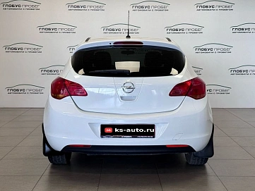 Opel Astra, 2011г., передний привод, механика