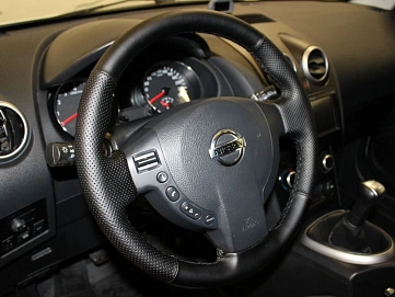 Nissan Qashqai, 2010г., передний привод, механика