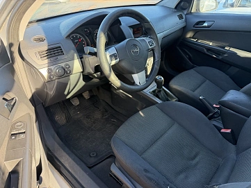 Opel Astra, 2006г., передний привод, механика