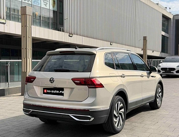 Volkswagen Tiguan, 2022г., передний привод, робот