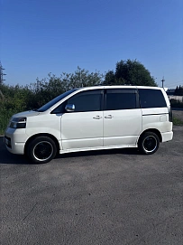 Toyota Voxy, 2002г., полный привод, автомат