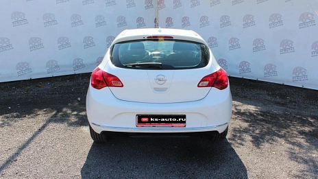 Opel Astra, 2014г., передний привод, механика