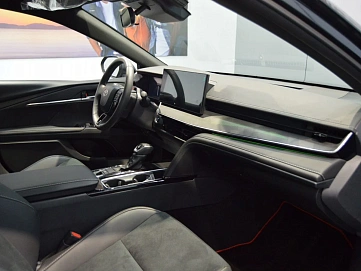 Toyota Camry, 2025г., передний привод, вариатор