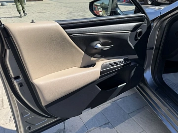 Lexus ES, 2019г., передний привод, вариатор