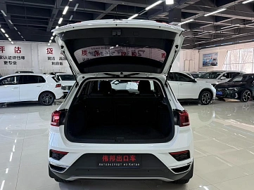 Volkswagen T-Roc, 2023г., передний привод, робот