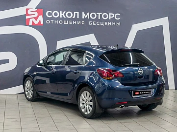 Opel Astra, 2010г., передний привод, автомат