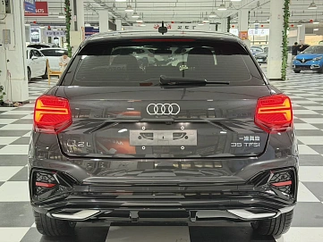 Audi Q2, 2022г., передний привод, робот