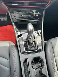 Volkswagen Lavida, 2023г., передний привод, робот