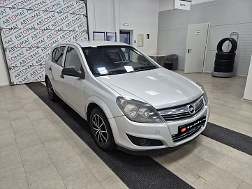 Opel Astra, 2012г., передний привод, механика