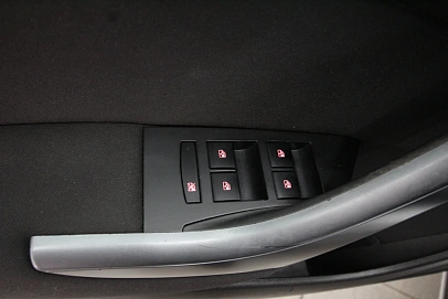 Opel Astra, 2012г., передний привод, механика