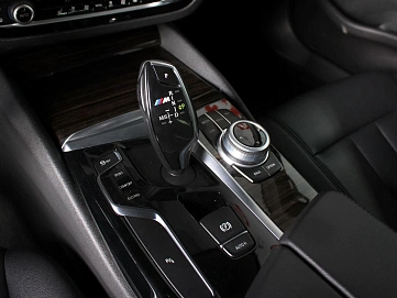 BMW 5 серии, 2017г., задний привод, автомат