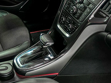 Opel Astra, 2010г., передний привод, автомат