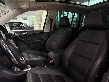 Volkswagen Tiguan, 2012г., передний привод, автомат