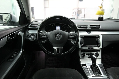 Volkswagen Passat, 2013г., передний привод, робот