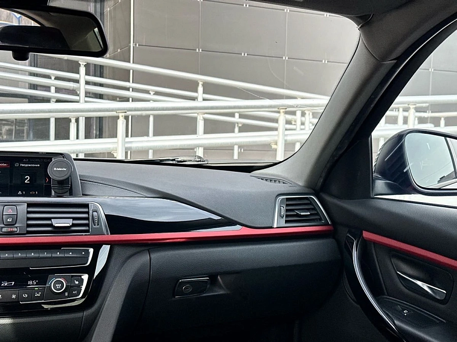 BMW 3 серии, 2018г., задний привод, автомат