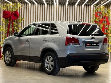 Kia Sorento, 2010г., передний привод, автомат