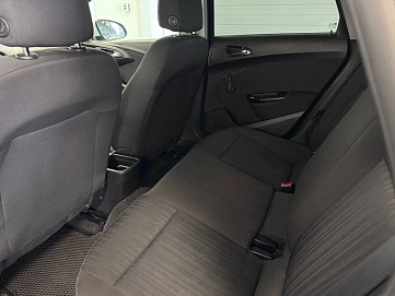 Opel Astra, 2011г., передний привод, механика